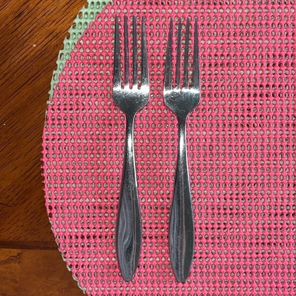 2 Oneida Comet Dinner Forks Flatware Stainless Glossy Finish